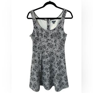 American Eagle Outfitters Women’s Black Floral Open Back Dress Mini Size: 6